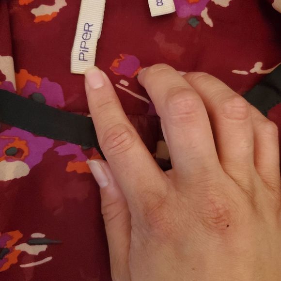 Piper Women's sz 8 Sheer Wine Colored  Floral Print Blouse Black trim - Picture 7 of 8